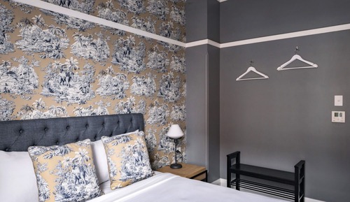 Queen Room, Shared Bathroom