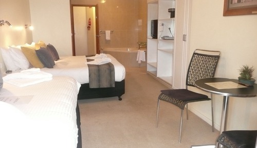 Deluxe Spa Suite Room 4