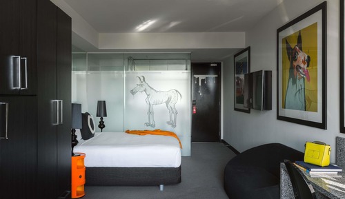 Deluxe Studio, 1 Queen Bed, Balcony (Deluxe Studio Suite Balcony)