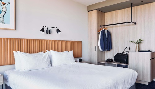 Deluxe Room, 1 King Bed (Hotel Room)
