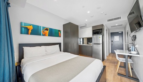 Deluxe Queen Studio with balcony