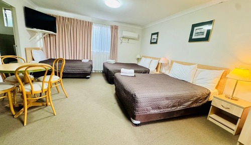 Deluxe Family Room 