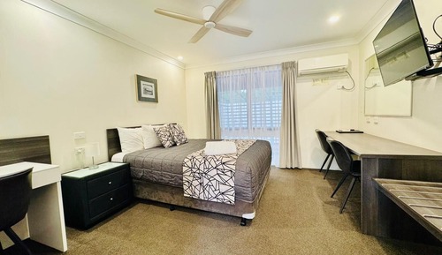 Queen Room 