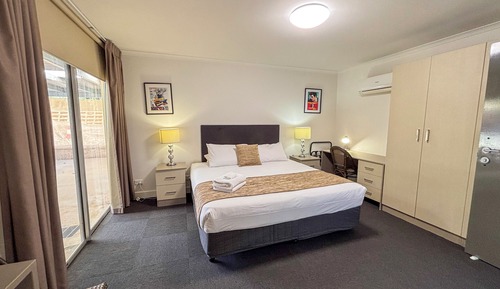 Double Room, 1 King Bed
