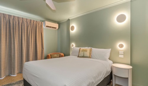 Deluxe Queen Room