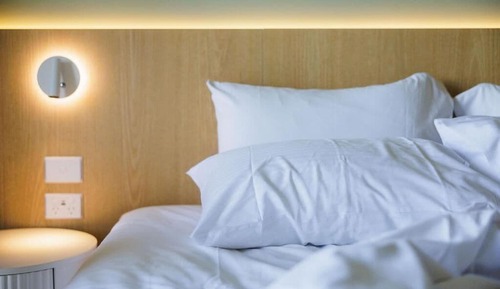 Deluxe King Split Room