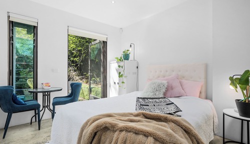 Deluxe Studio Suite, Courtyard View