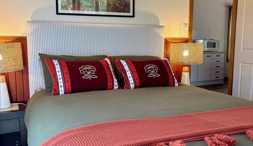Deluxe Cabin, 1 Queen Bed, Kitchenette, Garden View