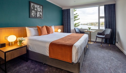 Water Edge King Room