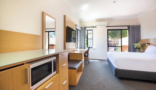 Deluxe Room, 1 King Bed (Deluxe King Room)