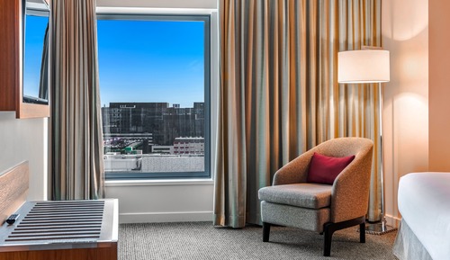 Deluxe King, Airport View - Staycation