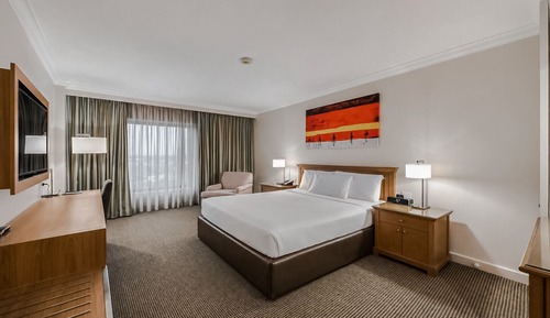 Superior King, (7 Nights Parking Included Package)