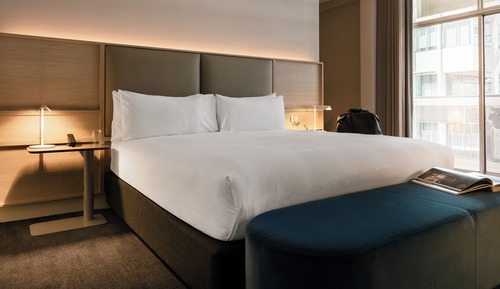 King Junior Suite w/ Lounge Access