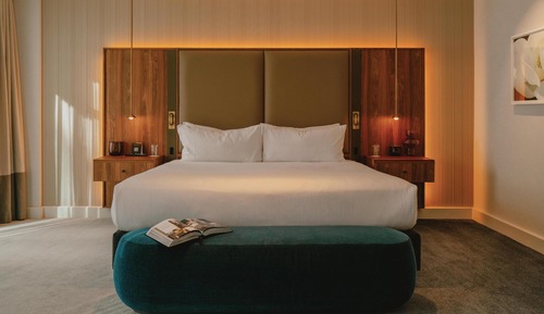 King Premier Suite w/ Lounge Access
