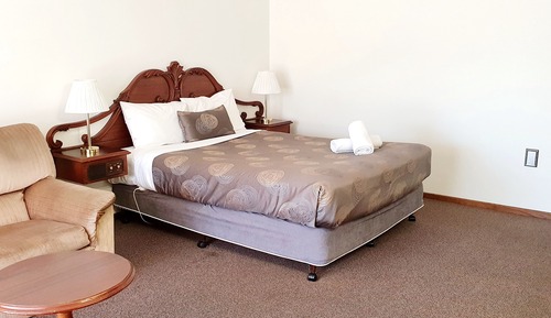 Queen Spa Room
