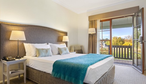 Room (Highland Queen)