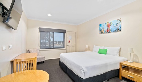 Standard Room, 1 King Bed, Non Smoking