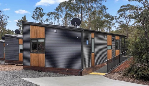 Deluxe 2 Bedroom Access Cabin - Sleeps 4