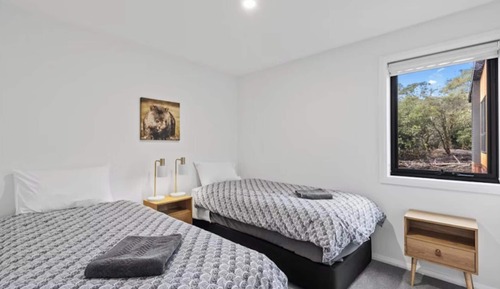 Deluxe 2 Bedroom Cabin - Sleeps 4