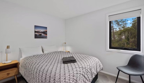  Deluxe 2 Bedroom Cabin - Sleeps 4 (2Qn)