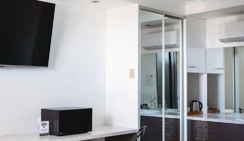 Deluxe Spa Room