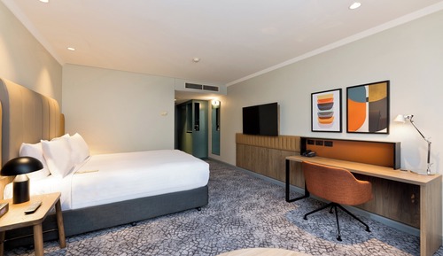 Standard Room, 1 Queen Bed (Walk in Shower)