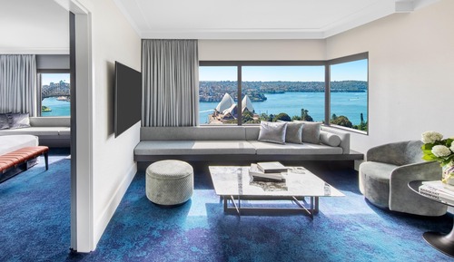 1 King 1 Bedroom Suite Opera View Club Lounge Access