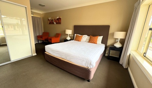 Deluxe Room, 1 King Bed (Deluxe Courtyard)