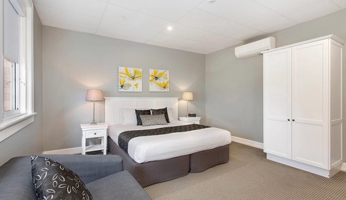 Standard Room, 1 King Bed, Accessible, Non Smoking