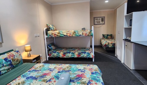Family Room, Multiple Beds, Non Smoking
