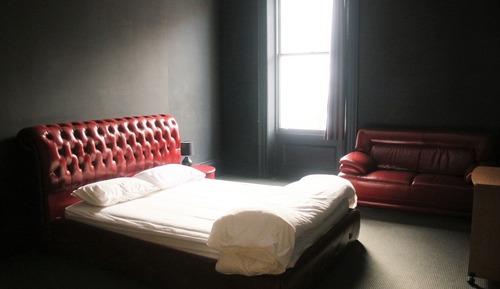 Deluxe Room, 1 Queen Bed, Non Smoking, Shared Bathroom