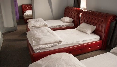 Standard Room, Non Smoking, Shared Bathroom (7 King Single beds Female)