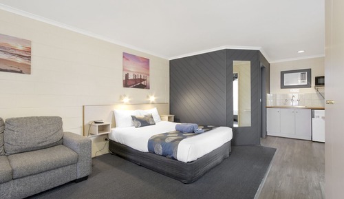 Family Suite, Multiple Beds, Non Smoking (Family room)