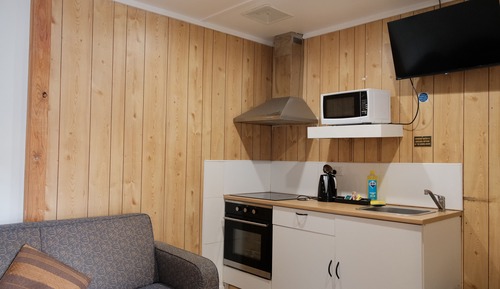 Family room with kitchenette and Private Bathroom