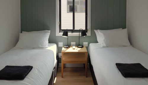 Deluxe 2 Bedroom Access Cabin - Sleeps 4
