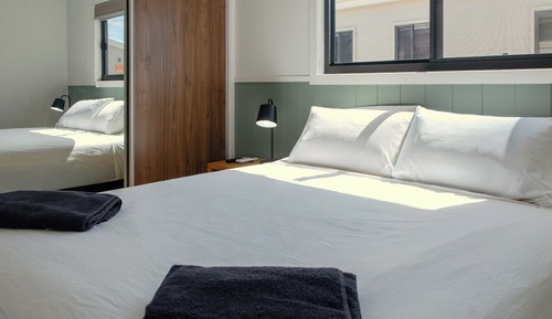 Deluxe 2 Bedroom Premium Cabin - Sleeps 4