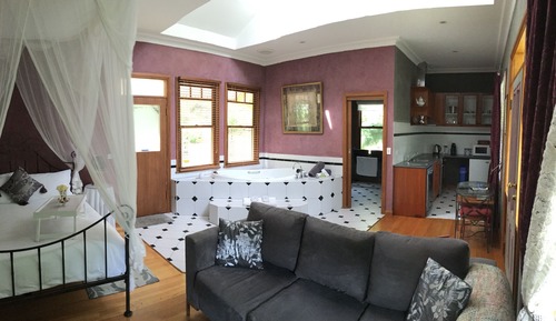Deluxe Studio, Non Smoking, Kitchen (Savannahs Cottage)