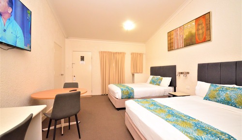 Deluxe Quadruple Room, 2 Queen Beds, Accessible, Kitchenette