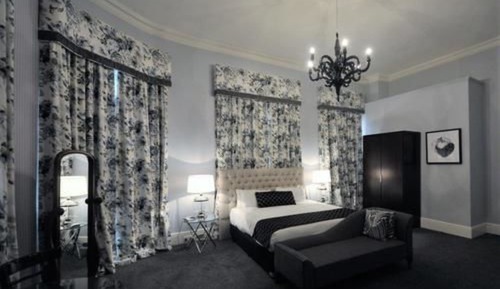 Deluxe Heritage Corner Room
