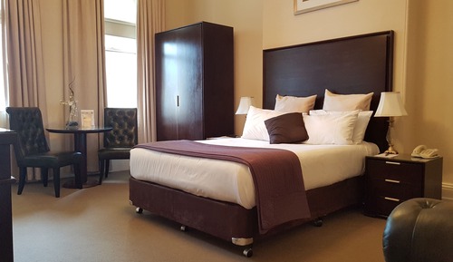 Heritage Queen Room