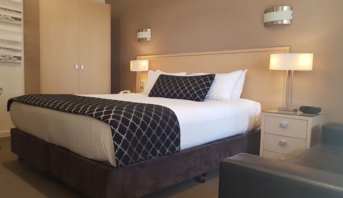 Motel Queen Room