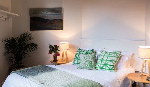 Standard Room, Shared Bathroom (Classic Queen Room)