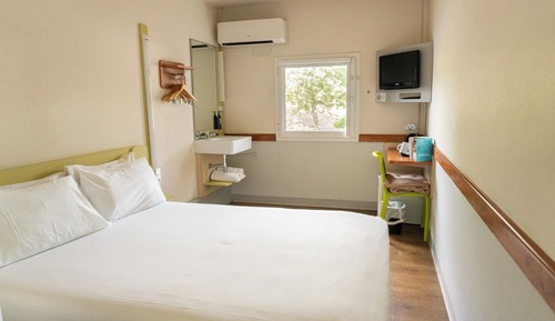 Standard Queen Room