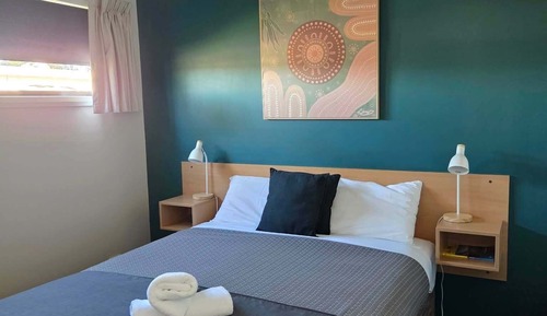 Two Bedroom Cabin - Cambridge