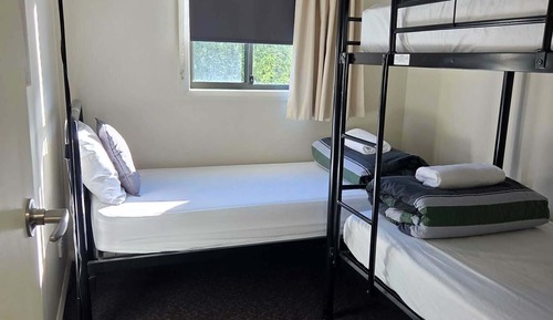 Two Bedroom Cabin - Llanherne