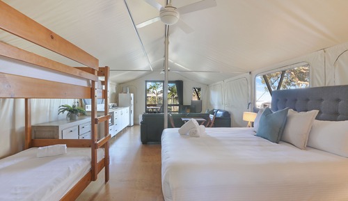 Deluxe Beach Tent - Sleeps 4