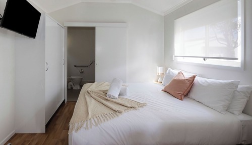 Deluxe Cabin - Sleeps 2 - Dog Friendly