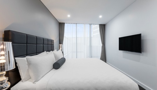 1 Bedroom Accessible Suite