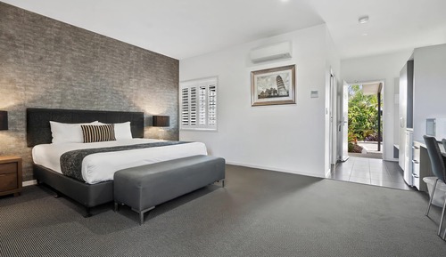 Standard Room, 1 King Bed, Non Smoking, Jetted Tub