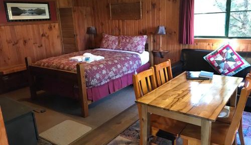 Tallow-wood Spa Cabin